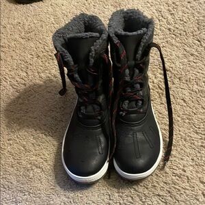 Women Black Winter Boots
Size 6. Wool Insulated. 
Never worn.